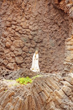 Praying Madonna - in front of rocks