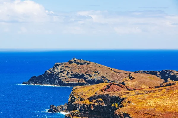 Világítótorony a Ilheu do Farol - a legtöbb keleti pont Madeira — Stock Fotó