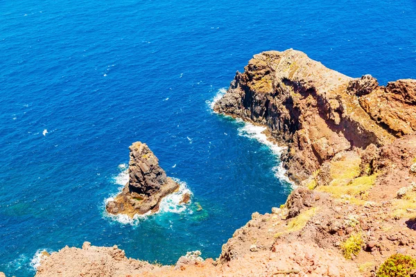 Madeira - szikla tengerpart — Stock Fotó