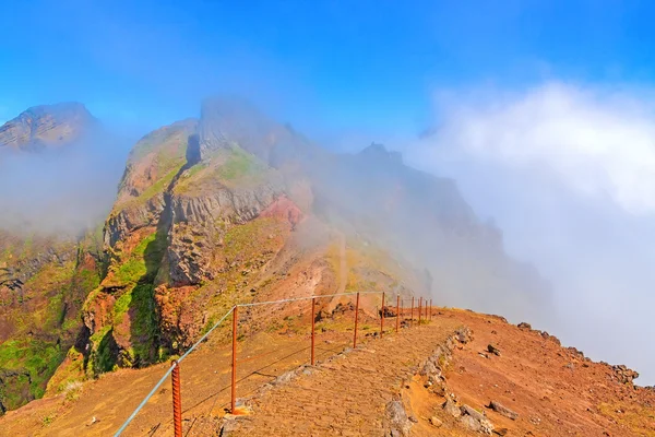 Wandelweg van Pico Arieiro doen in Pico Ruivo, Madeira — Stockfoto