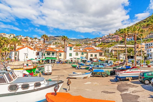 Haven van Camara de Lobos, Madeira met vissersboten — Stockfoto