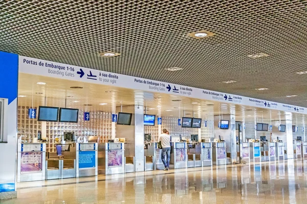Check-in no aeroporto Madeira — Fotografia de Stock