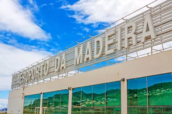 Aeroporto da Madeira com letras, vista exterior — Fotografia de Stock