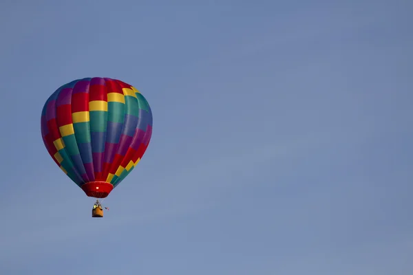 Jeden balon na gorące powietrze — Zdjęcie stockowe