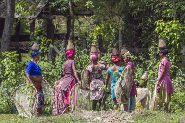 Bardia Milli Parkı, Nepal geleneksel etnik kadınlar