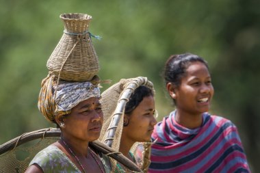 Bardia Milli Parkı, Nepal geleneksel etnik kadınlar