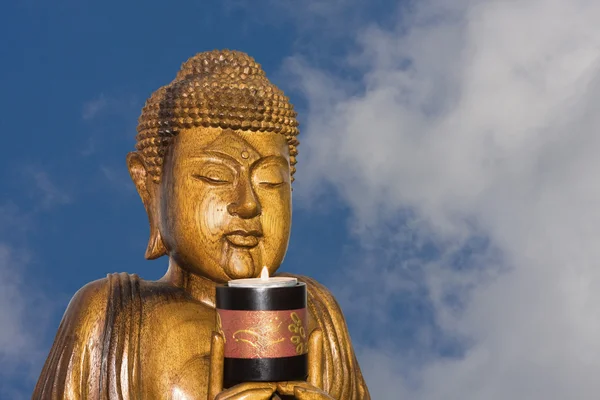 Meditation av buddha i blå himmel — Stockfoto