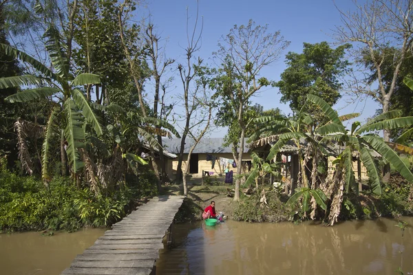 Traditional taru houses in Terai, Nepal — Stock Photo, Image