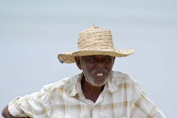Traditionella fiskare i Uppuveli beach, Sri Lanka — Stockfoto