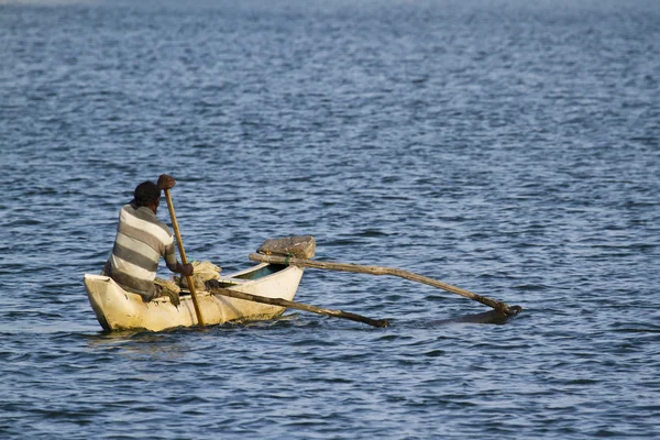 Traditional fisherman in Batticaloa, Sri Lanka — Stock Photo, Image