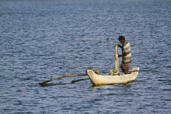 Pescatore tradizionale a Batticaloa, Sri Lanka — Foto Stock