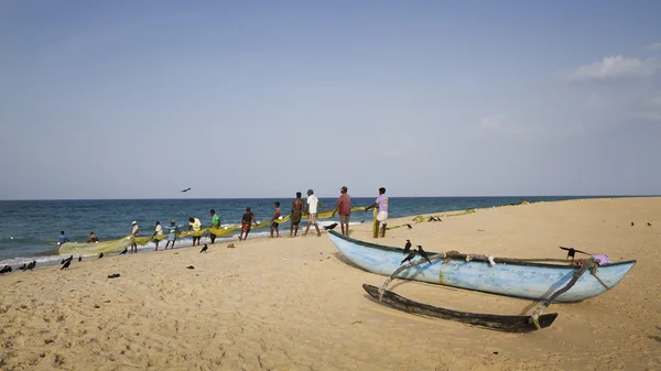 Scena di pesca tradizionale nello Sri Lanka orientale — Foto Stock