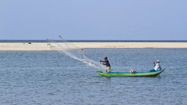 Traditional fishermen in Palameenmadu beach, Sri Lanka — Stock Photo, Image