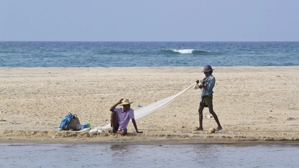 Pescatore tradizionale nella spiaggia di Palameenmadu, Sri Lanka — Foto Stock