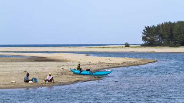 Traditional fisherman in Palameenmadu beach, Sri Lanka — Stock Photo, Image