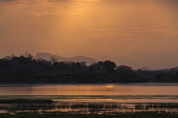 Zachód słońca w Arugam zatoce laguny, Sri Lanka — Zdjęcie stockowe