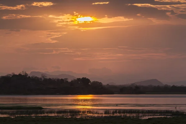 Zachód słońca w Arugam zatoce laguny, Sri Lanka — Zdjęcie stockowe