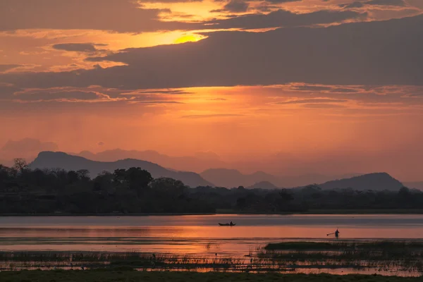 Solnedgång i Arugam bay lagoon, Sri Lanka — Stockfoto