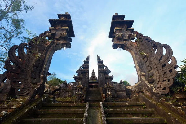 Porte du temple Besakih en Indonésie — Photo