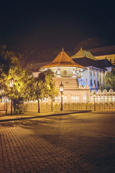 Temple du Bouddha Dent avec des lumières. Kandy ! , — Photo