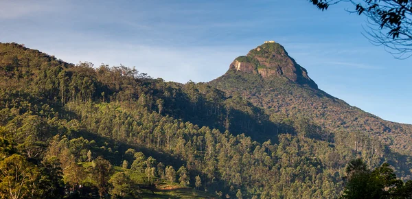 Mountain Adam's Peak at sunrise — Stock Photo, Image