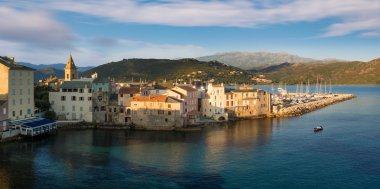 Güzel Saint Florent şehir panoraması