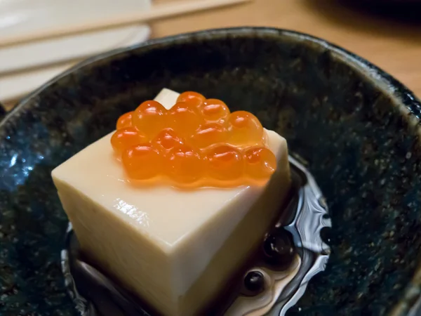 Japanse tofoe met zalm kuit — Stockfoto