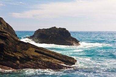 Cinque Terre kayalık kıyılarında çökmesini dalgalar