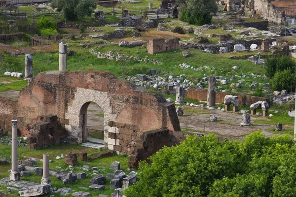 Partes excavadas del antiguo Foro Romano —  Fotos de Stock