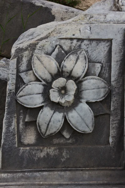 Fiore di marmo scavate in mostra presso l'antico Foro Romano — Foto Stock