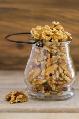 Cam Kavanoz içinde ceviz