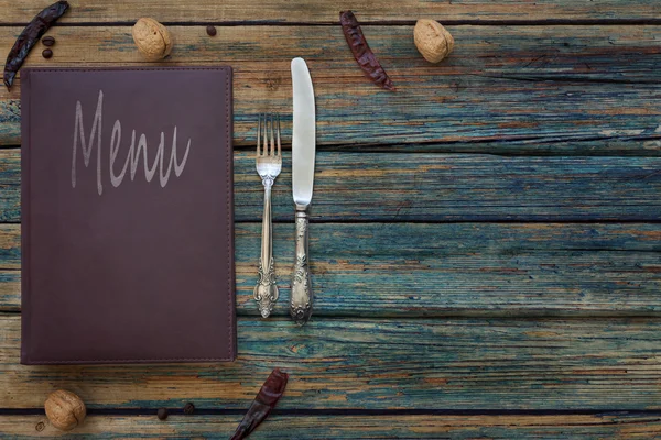 Menù ristorante vintage su uno sfondo in legno rustico — Foto Stock