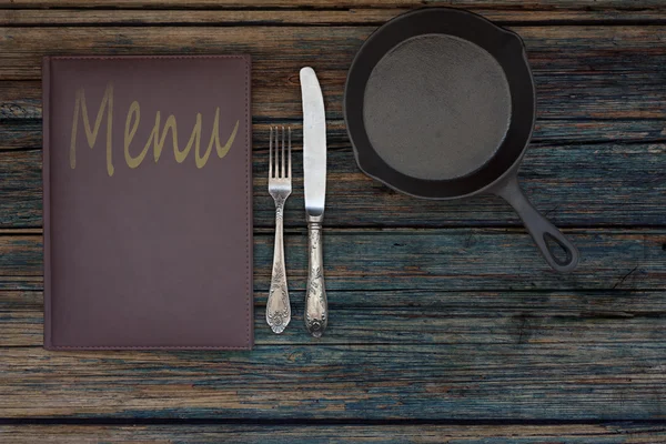 Menù ristorante vintage su uno sfondo in legno rustico — Foto Stock