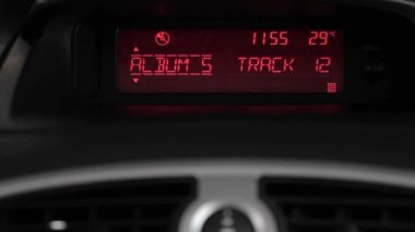 Araç stereo ekran ses kontrolü