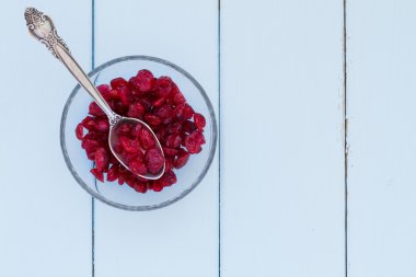 Kuru cranberries ile kase