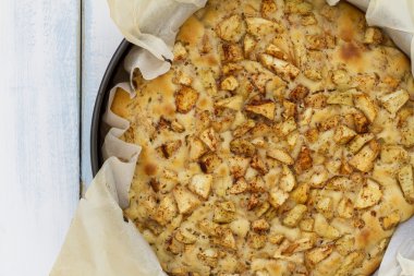 Ev yapımı elmalı turta.