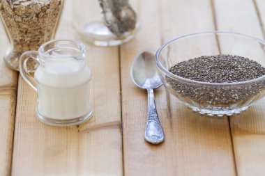 Chia tohum ahşap arka plan üzerinde