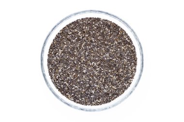 Beyaz arkaplanda Chia tohumları
