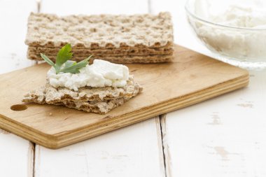 crispbread peynir ile