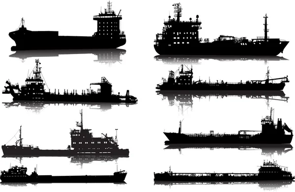 Conjunto de silhuetas dos navios de carga marítima — Vetor de Stock