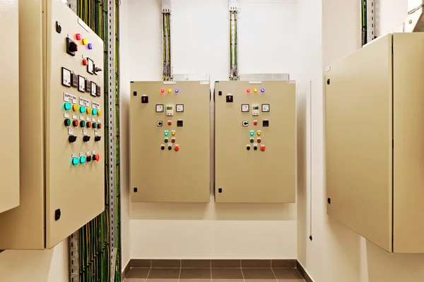 Electrical switch gear and circuit breakers that control heat, heat recovery, air conditioning, light and electrical power supply — Stock Photo, Image