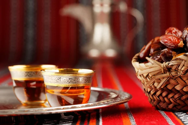 Iconic Abrian fabric with Arabic tea and dates symbolise Arabian hospitality — Stock Photo, Image