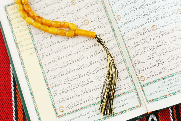 Masbaha, také známý jako tasbih s Koránu — Stock fotografie