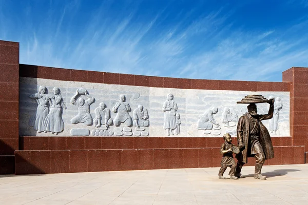 A modern sculpture to celebrate baking in the ancient city of Kashgar, China — Stock Photo, Image