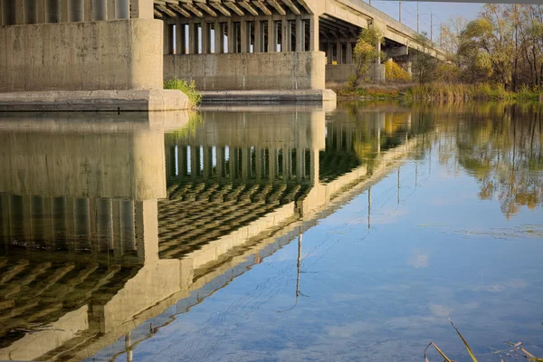 Brug over de rivier Voronezh. — Stockfoto