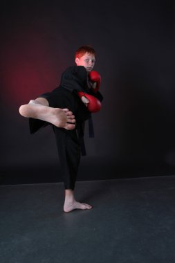 Karate sıcak zombi saldırı