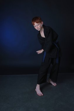 Karate sıcak zombi saldırı