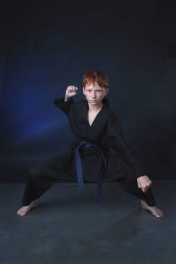 Karate sıcak zombi saldırı