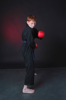 Karate sıcak zombi saldırı