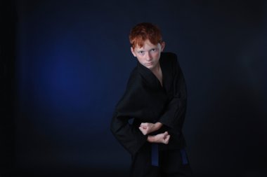 Karate sıcak zombi saldırı